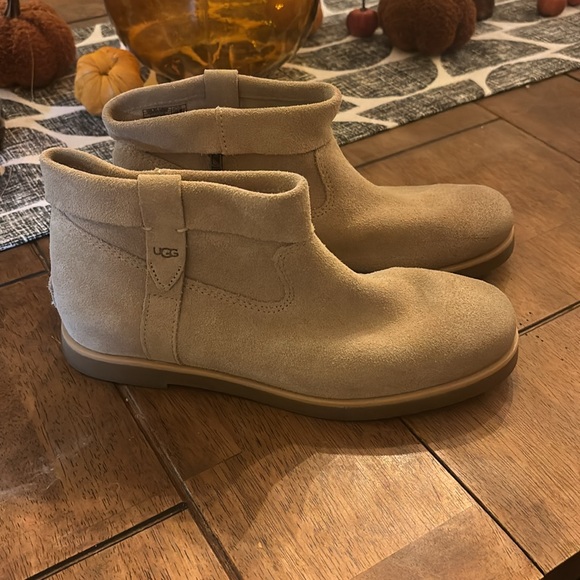 Ugg Suede Josephine Cuff Boot Size 8.5 - Picture 3 of 5